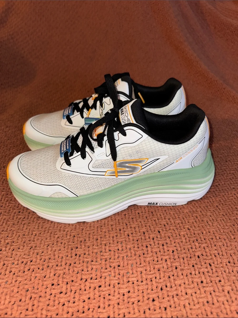 💚🖤🤍🧡Skechers White, Mint & Orange Max Cushion Platform Sneakers